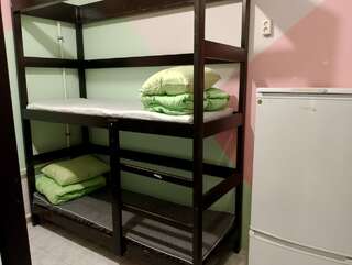 Гостиница Вежливый Лось на Ботаническом саду Москва Кровать в общем 6-местном номере-2